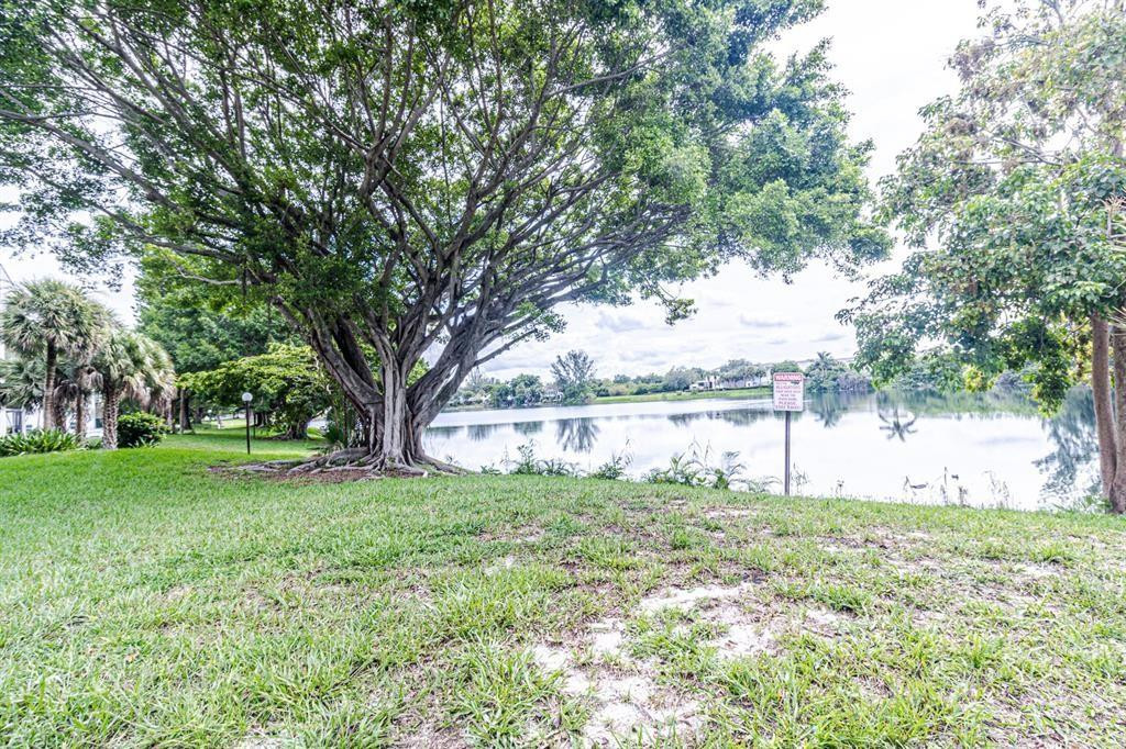 GARDEN LAKES OF INVERRARY - Residential