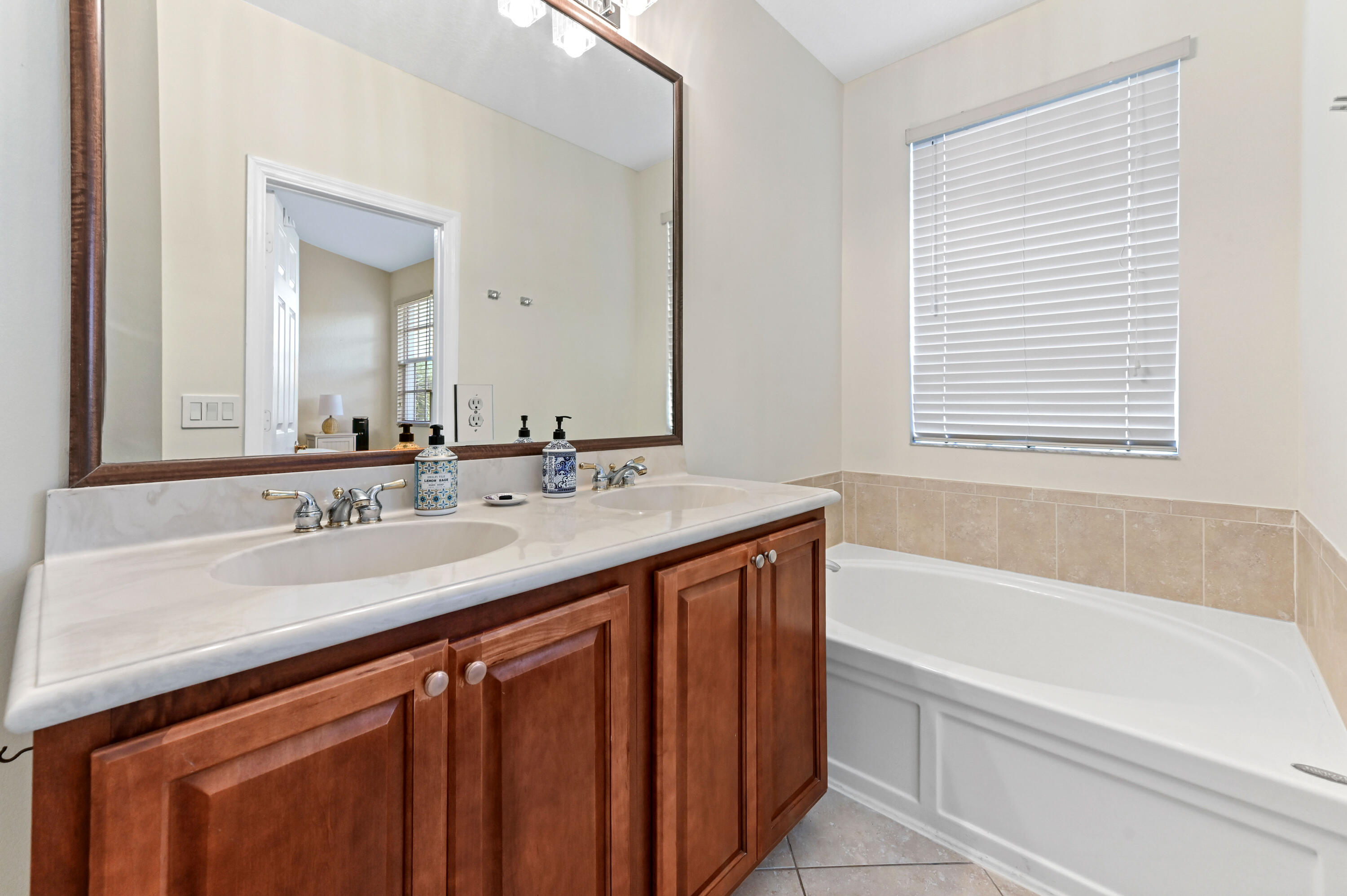 OCEAN CAY - Residential