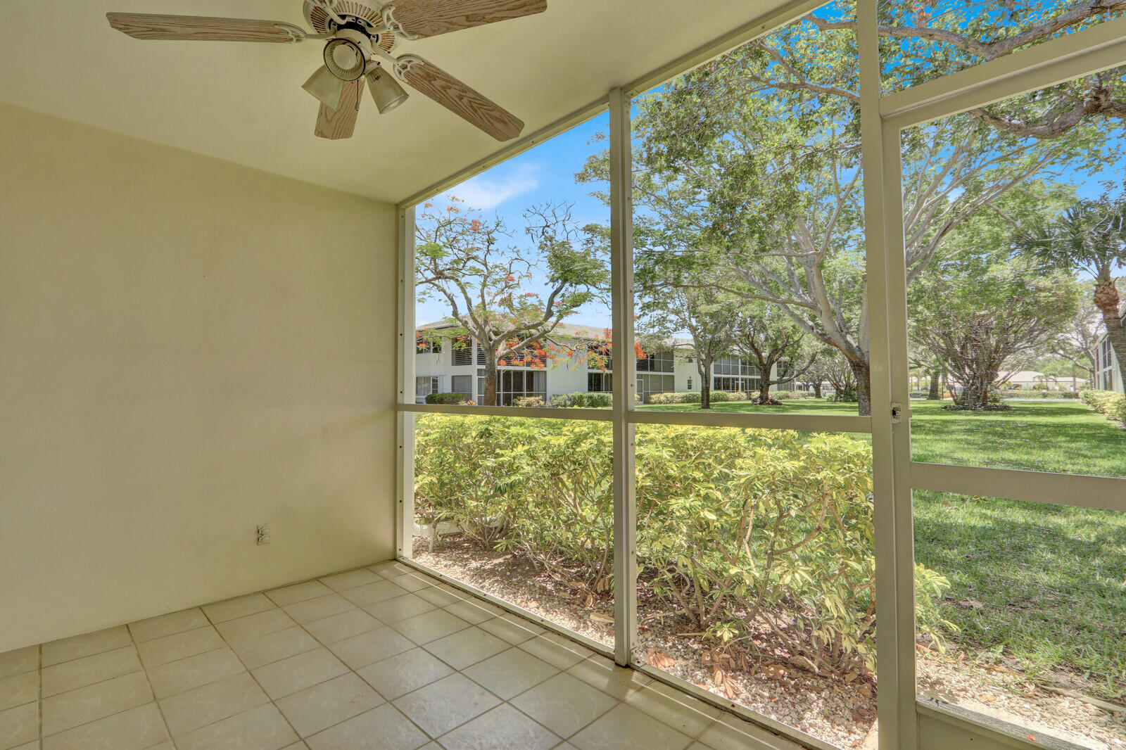 TEQUESTA GARDEN CONDO 1 - Residential