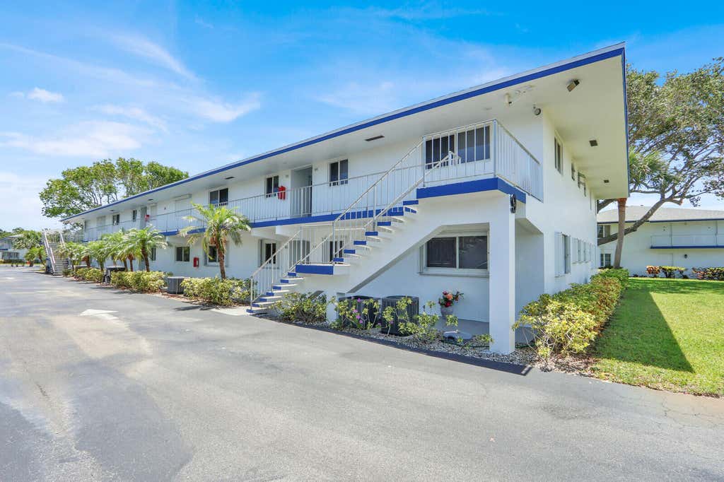 Photo of 9 Westwood Avenue #102b, Tequesta, FL 33469 (MLS # B26028350)