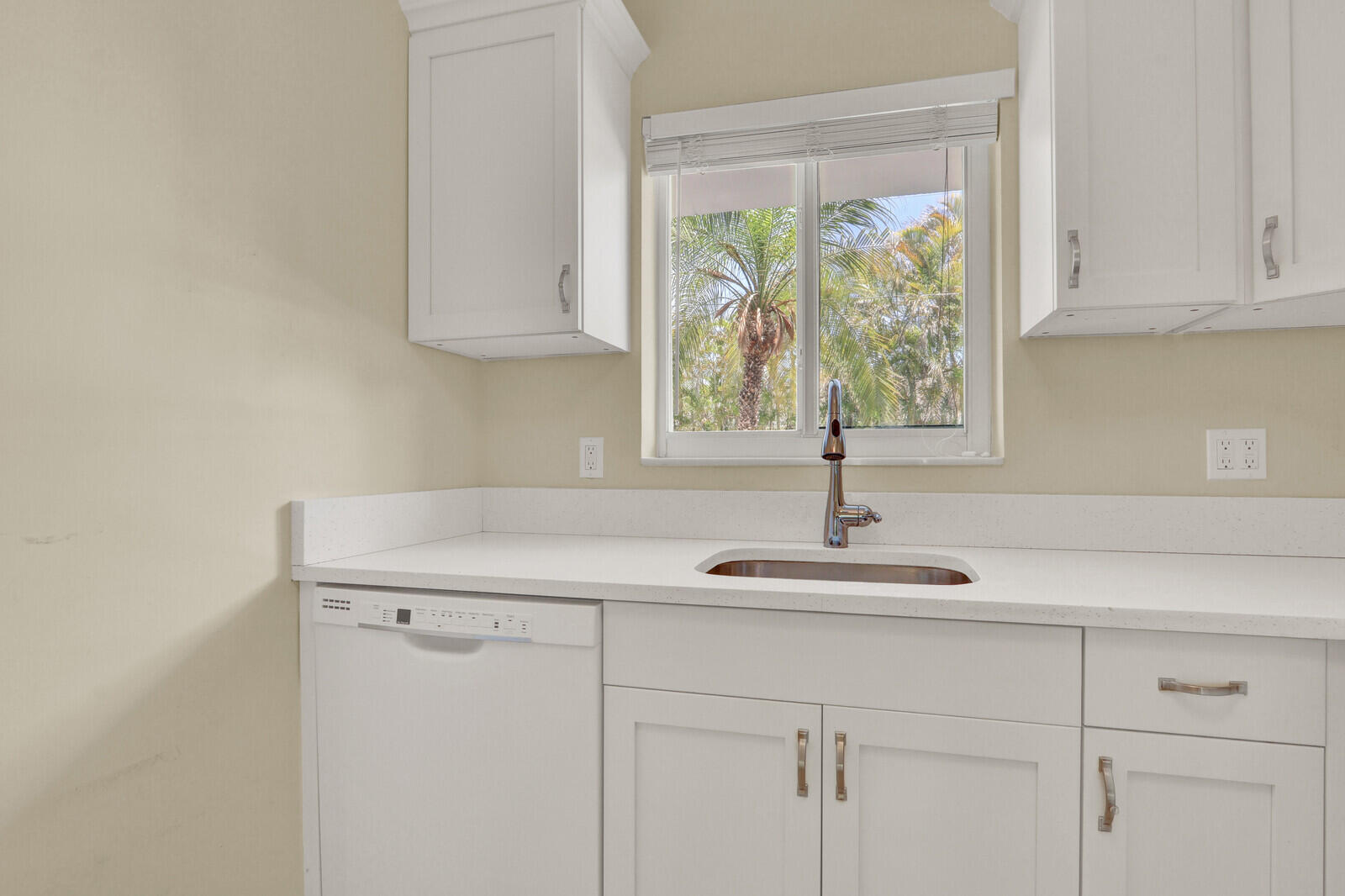 TEQUESTA GARDEN CONDO 1 - Residential