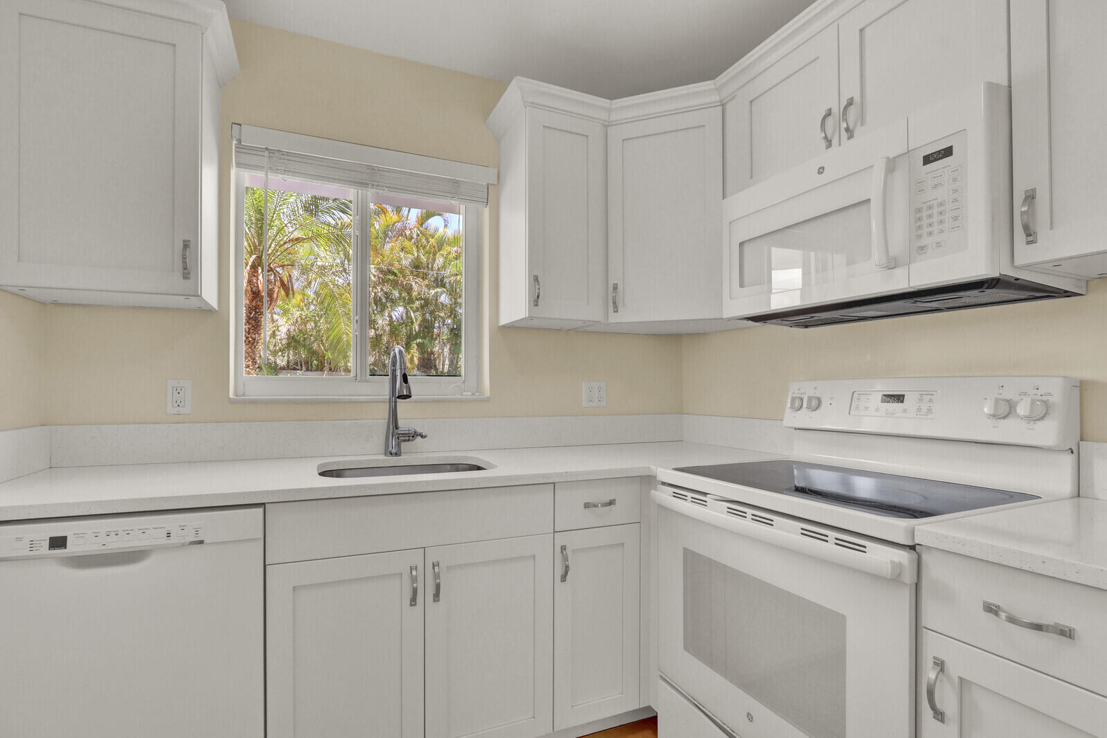 TEQUESTA GARDEN CONDO 1 - Residential