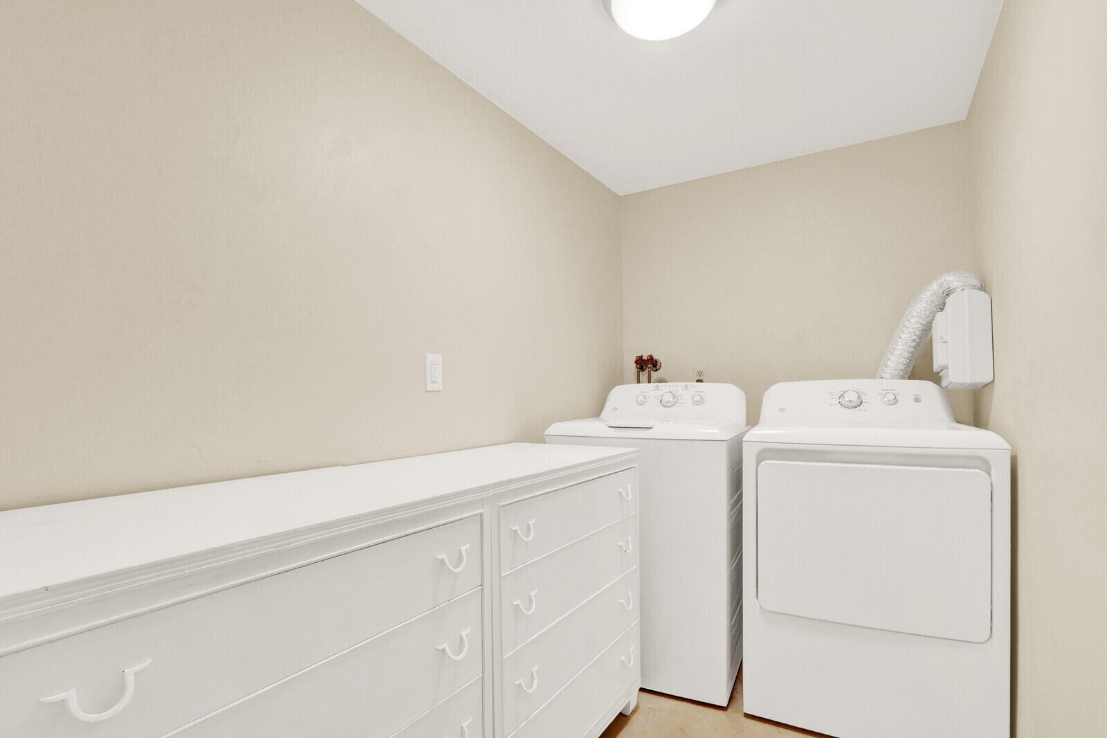TEQUESTA GARDEN CONDO 1 - Residential