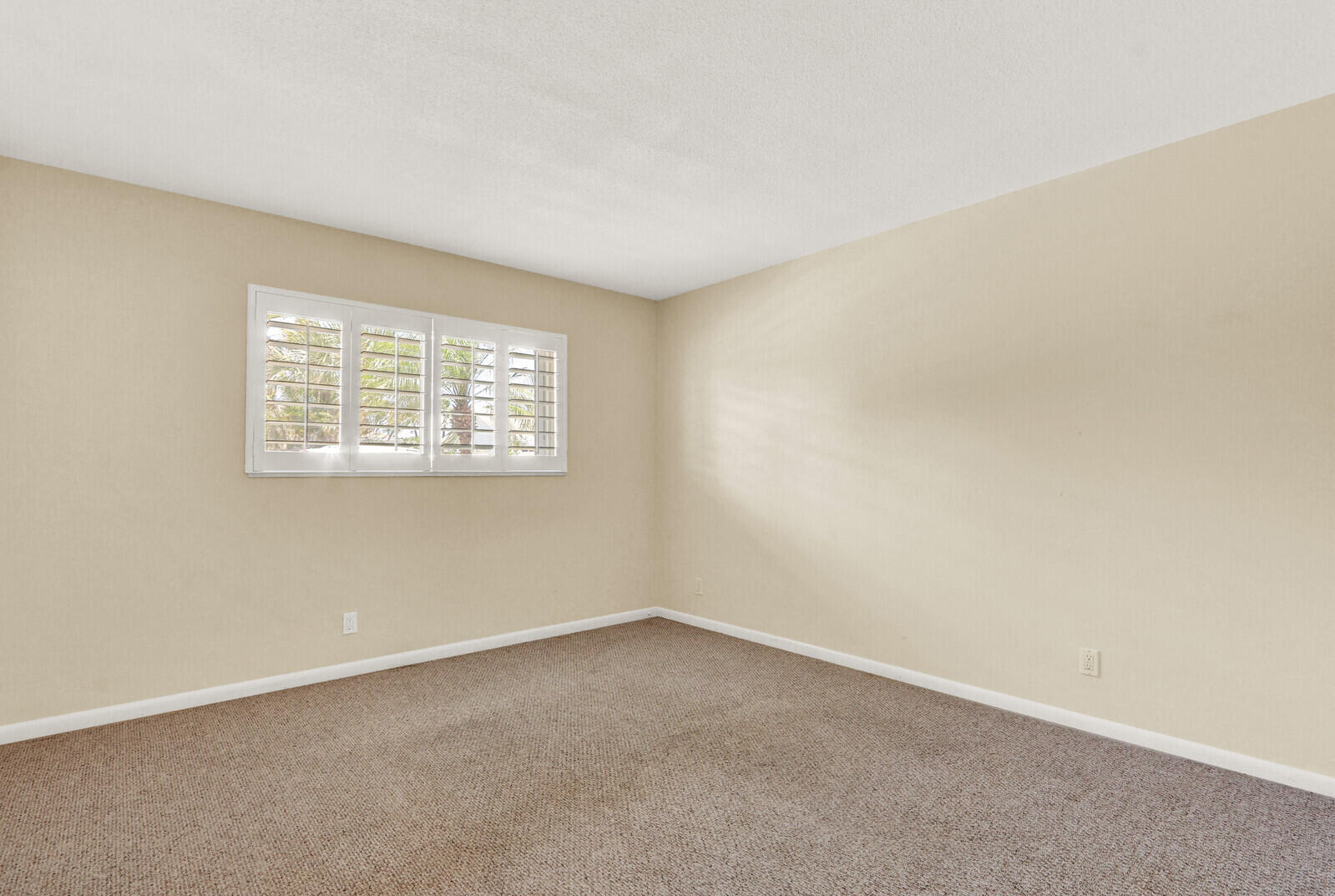 TEQUESTA GARDEN CONDO 1 - Residential