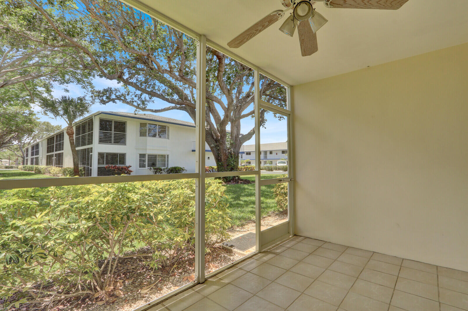 TEQUESTA GARDEN CONDO 1 - Residential