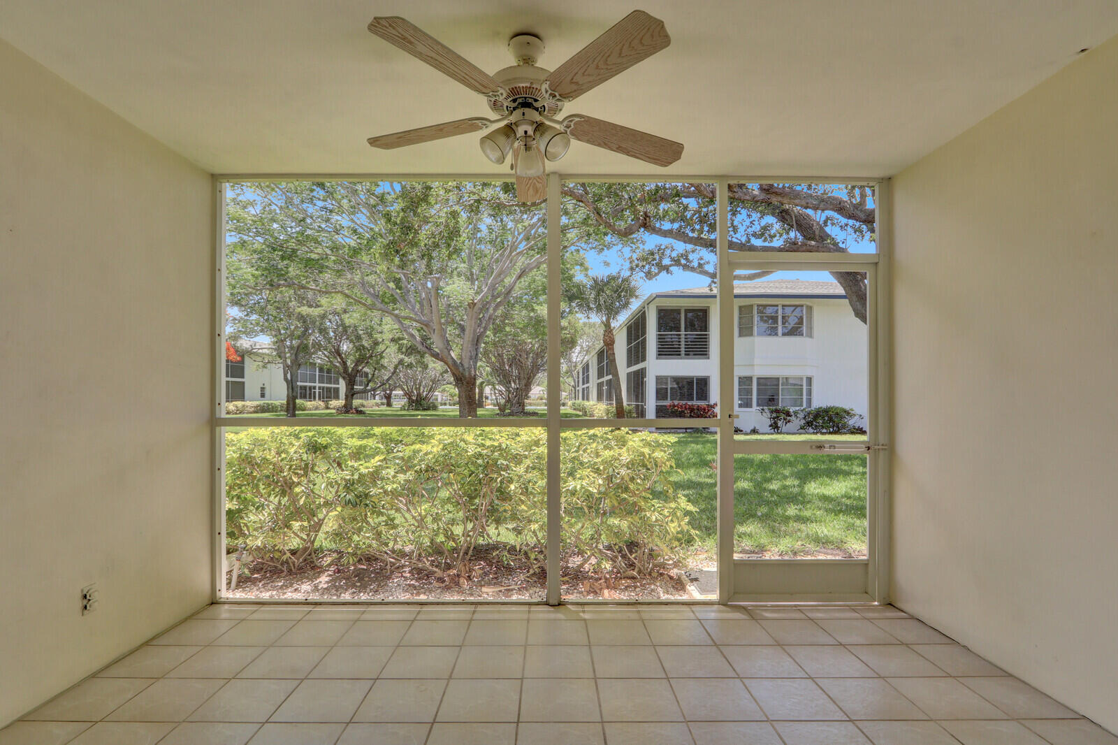 TEQUESTA GARDEN CONDO 1 - Residential