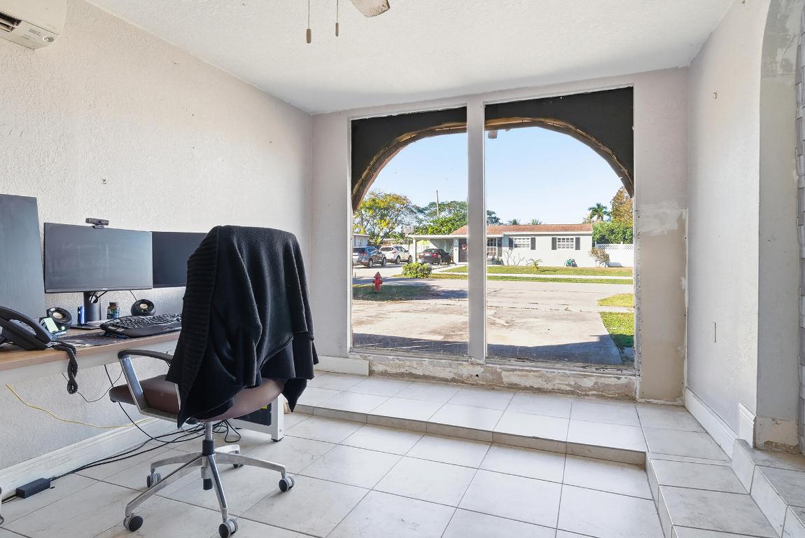 VILLAGE OF PALM SPRINGS - Residential