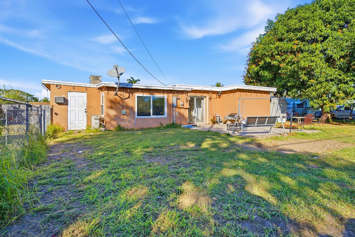 VILLAGE OF PALM SPRINGS - Residential