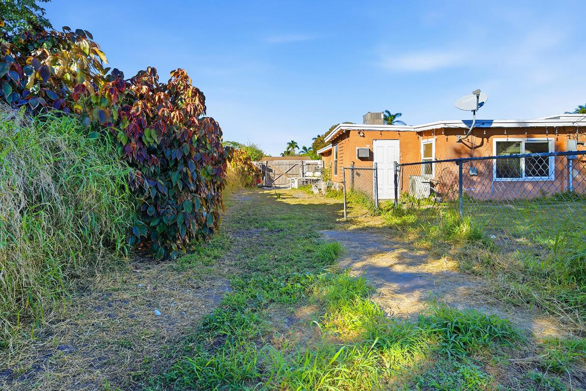 VILLAGE OF PALM SPRINGS - Residential