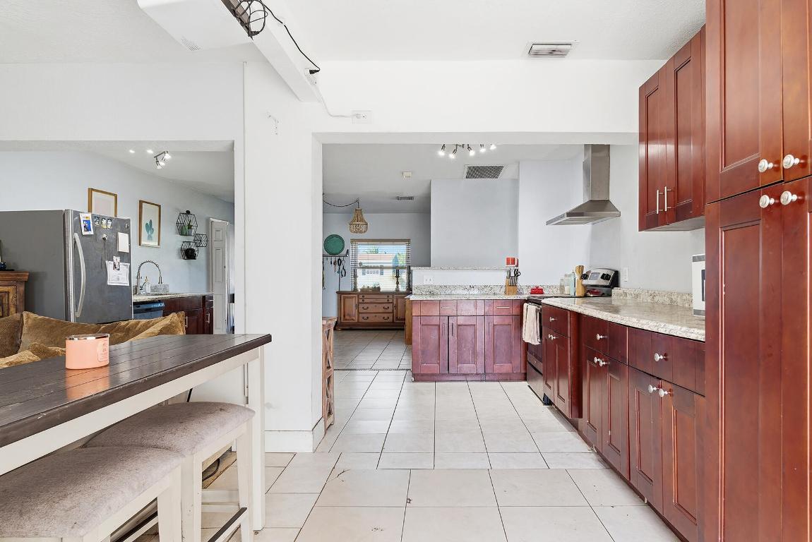 VILLAGE OF PALM SPRINGS - Residential