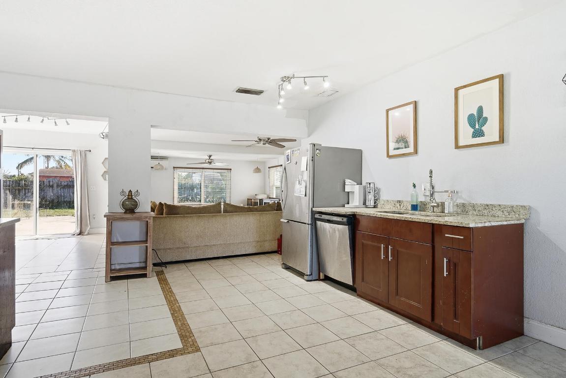 VILLAGE OF PALM SPRINGS - Residential