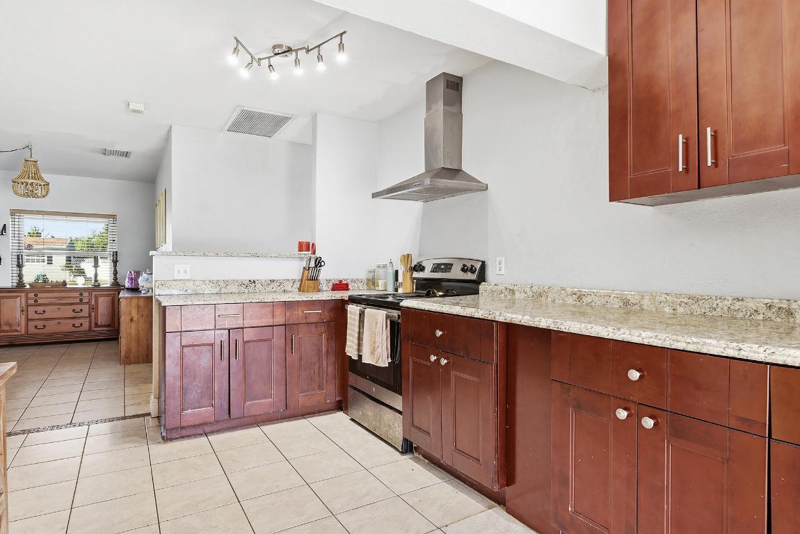 VILLAGE OF PALM SPRINGS - Residential