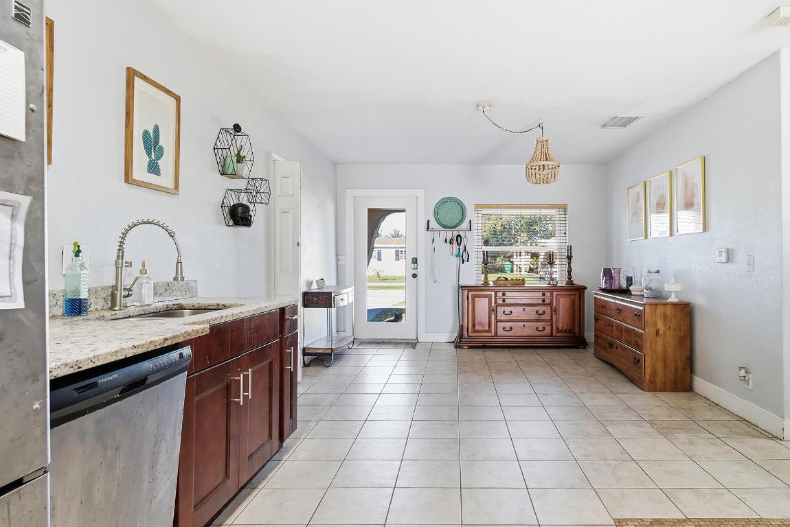 VILLAGE OF PALM SPRINGS - Residential