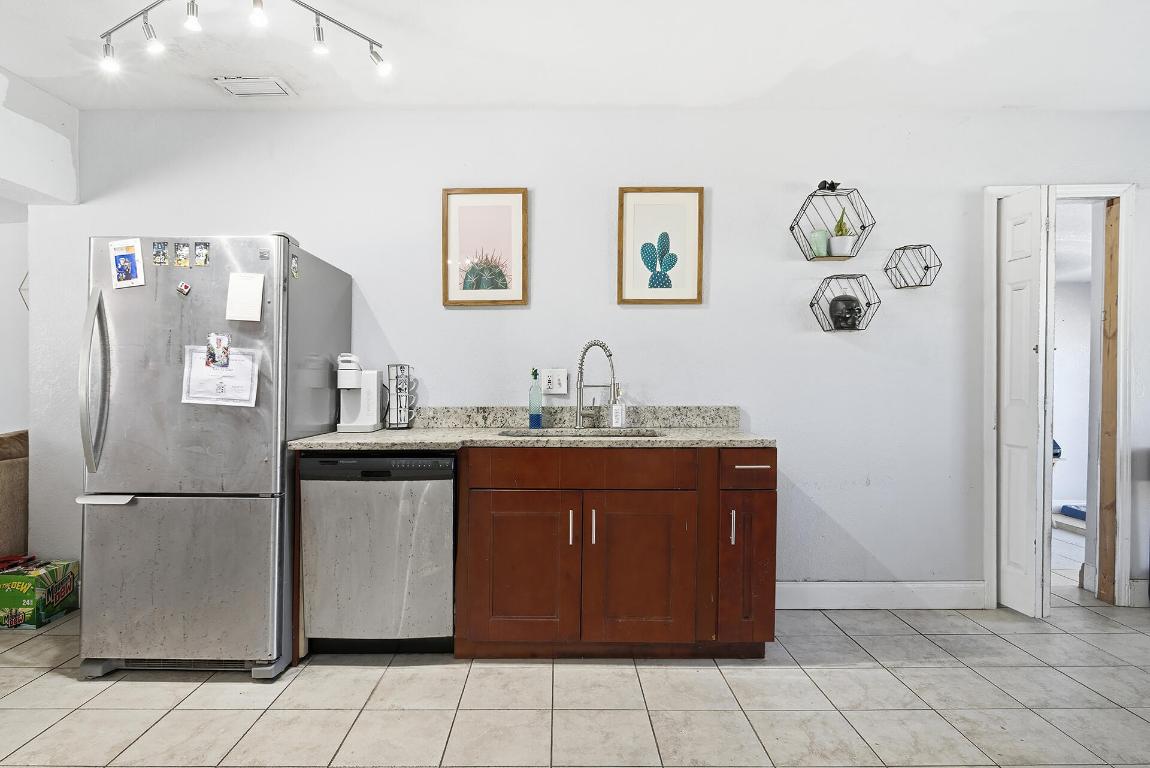 VILLAGE OF PALM SPRINGS - Residential