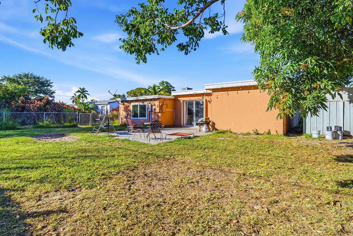 VILLAGE OF PALM SPRINGS - Residential