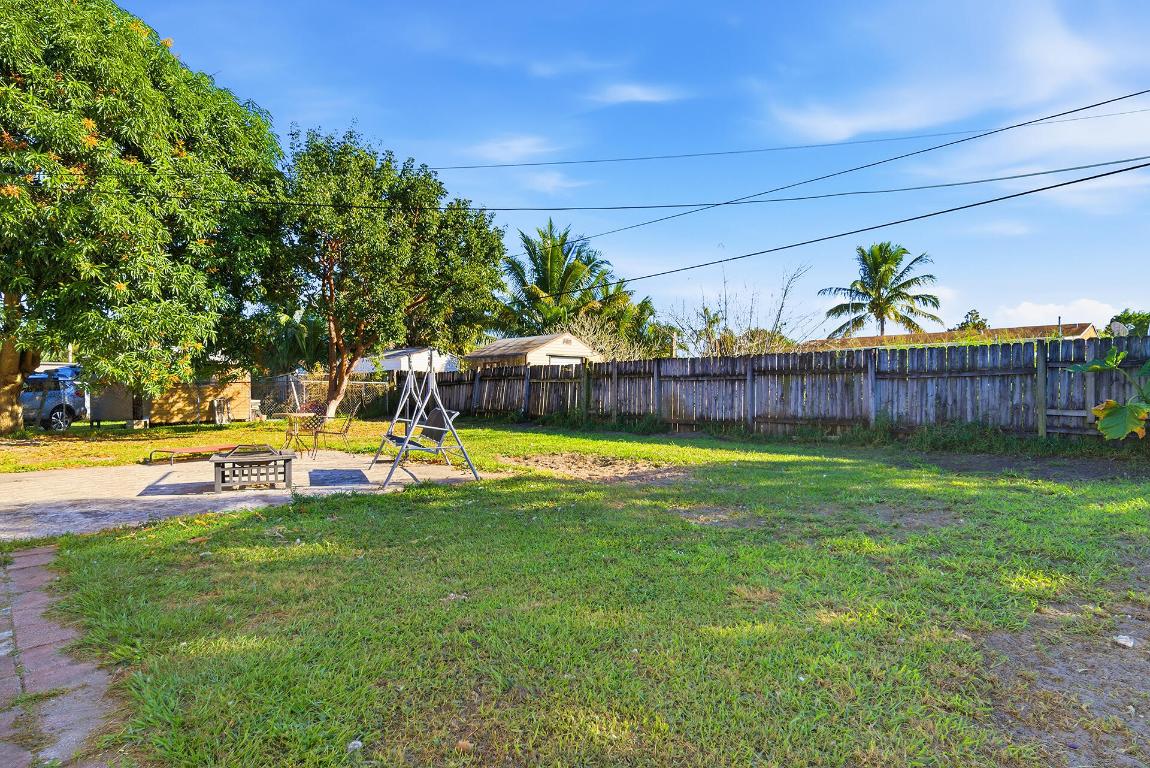 VILLAGE OF PALM SPRINGS - Residential