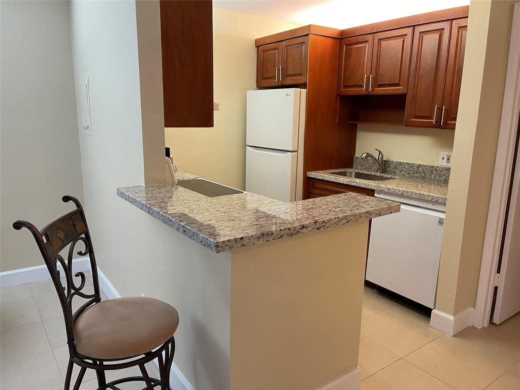 Photo of 26 CROSSINGS Circle #G, Boynton Beach, FL 33435 (MLS # B26066987)