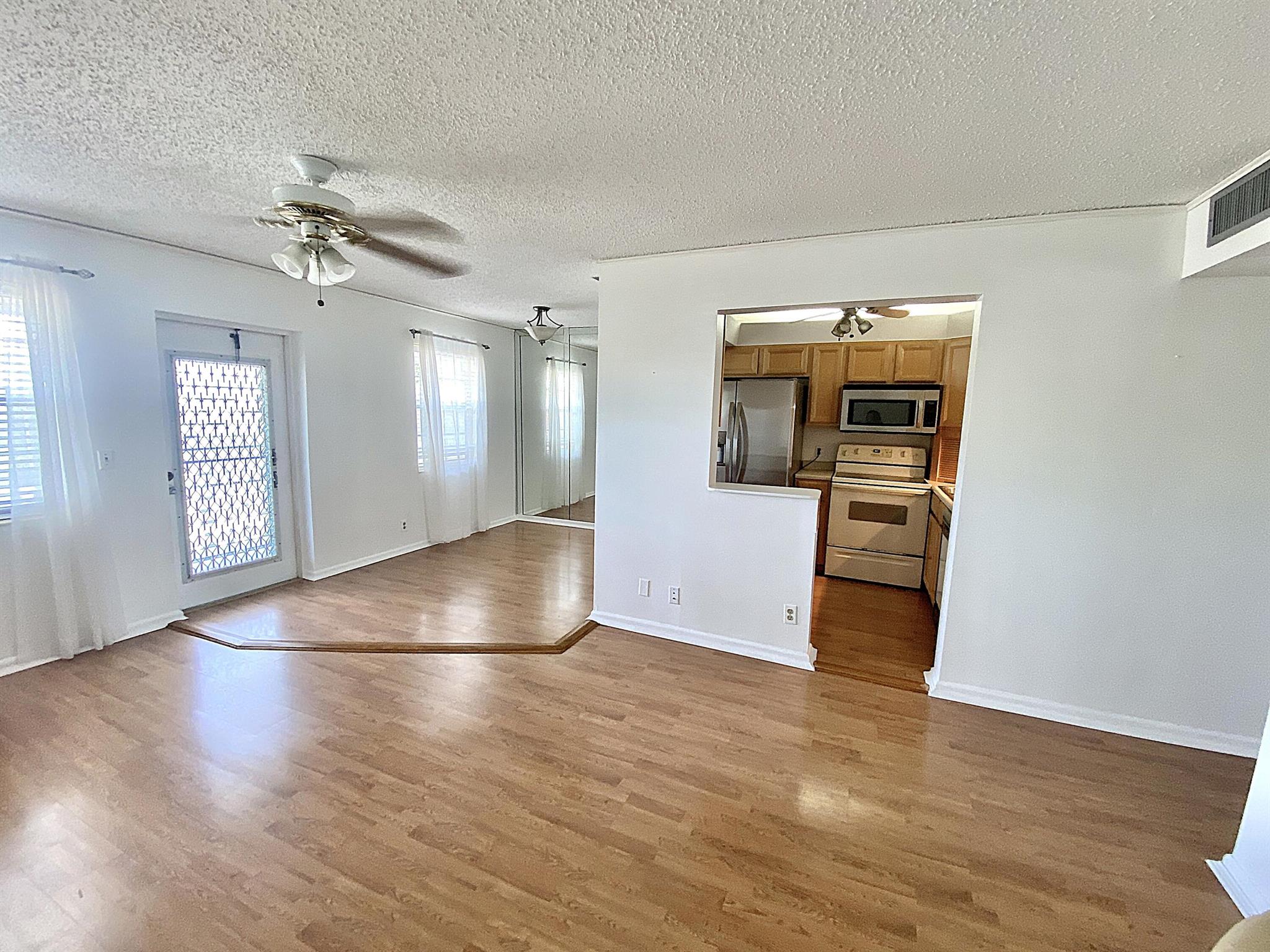 374 Markham Q
