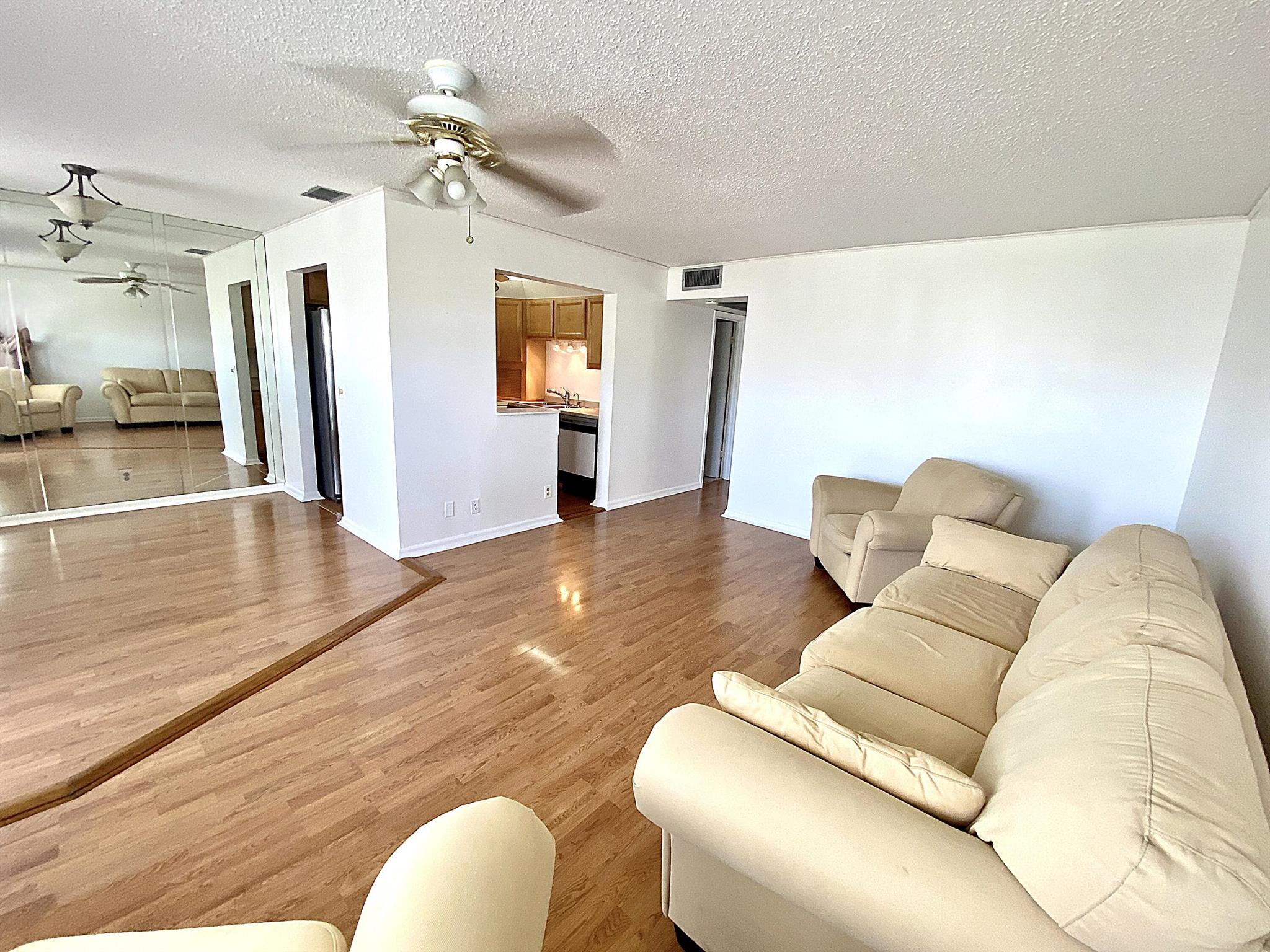 374 Markham Q