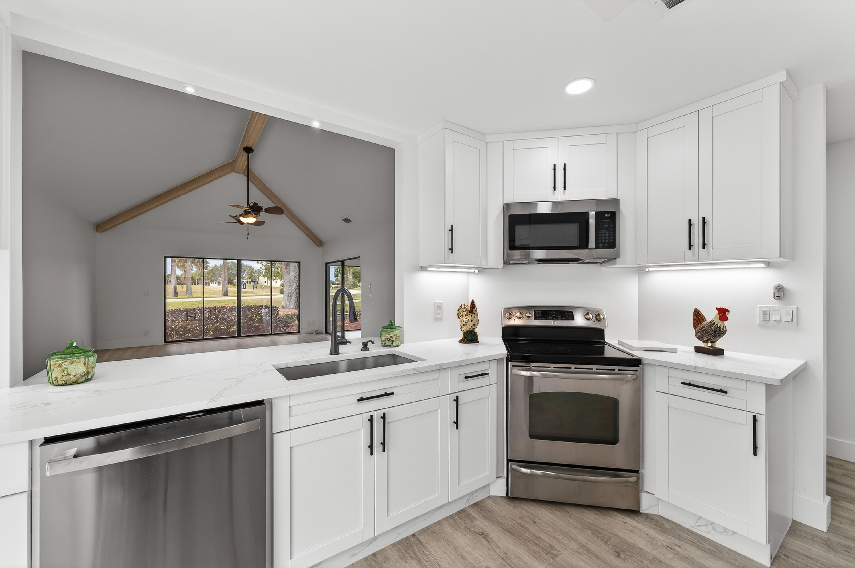 6893 SE Bunker Hill Drive