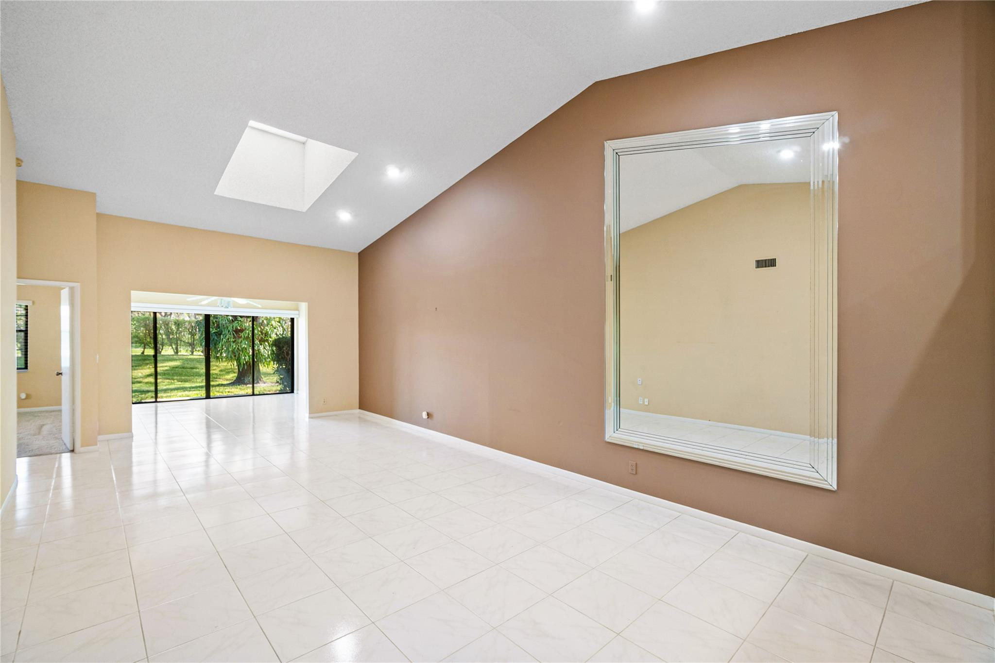 Whisper Walk SEC E Condo - Residential