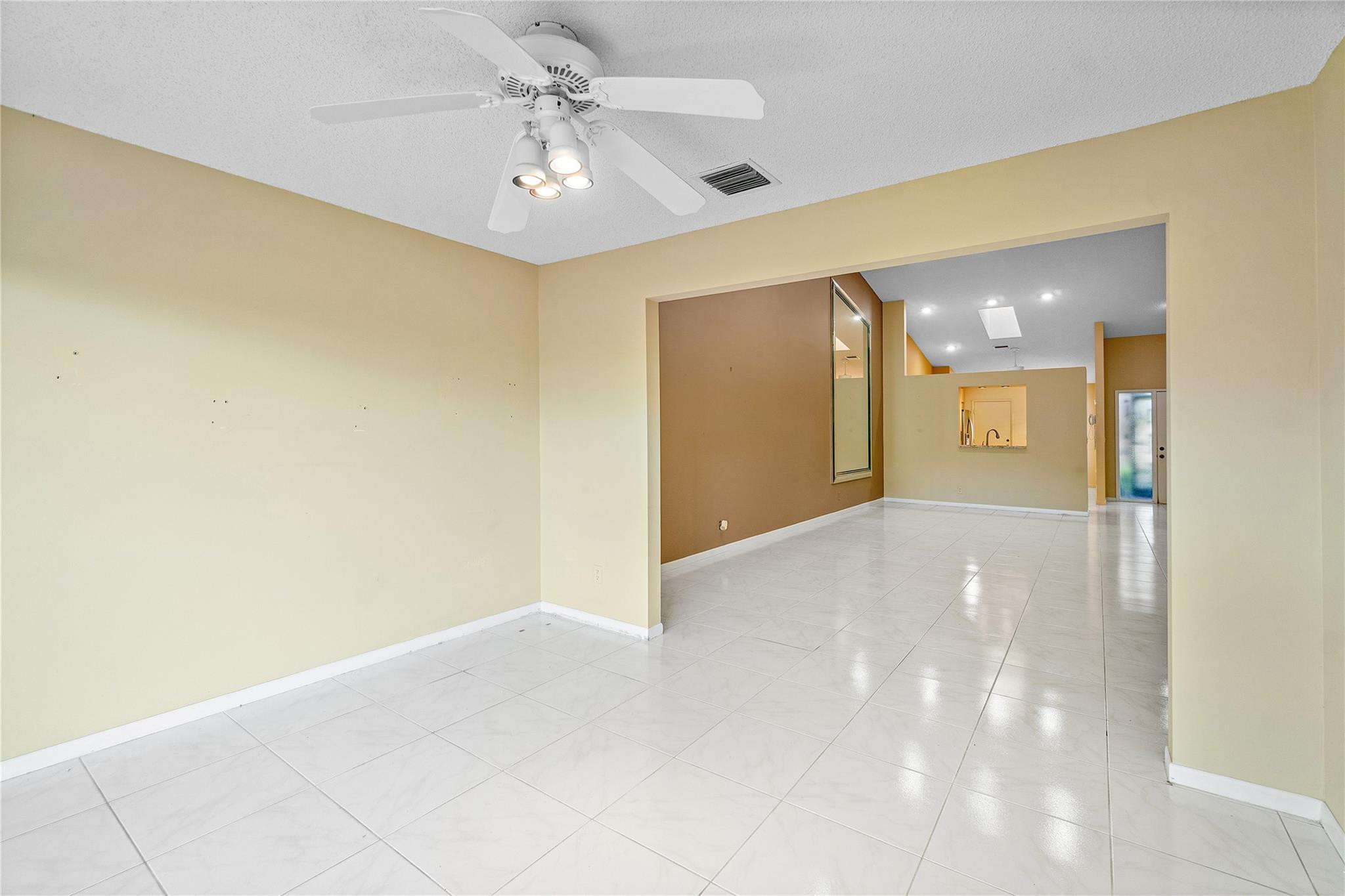 Whisper Walk SEC E Condo - Residential