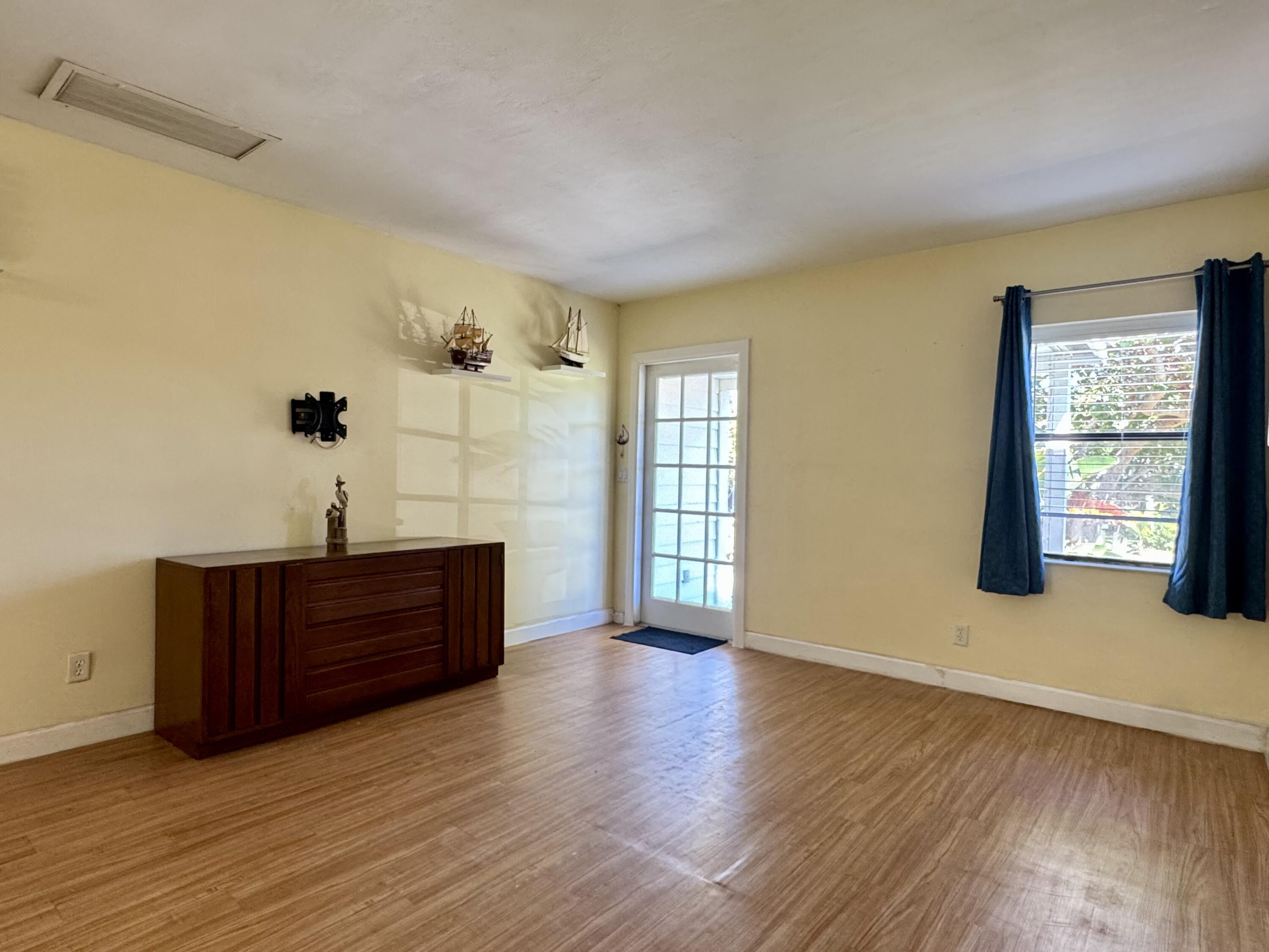 RIVERVIEW MANOR - Residential