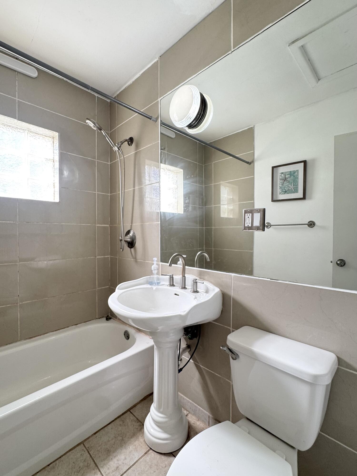 RIVERVIEW MANOR - Residential