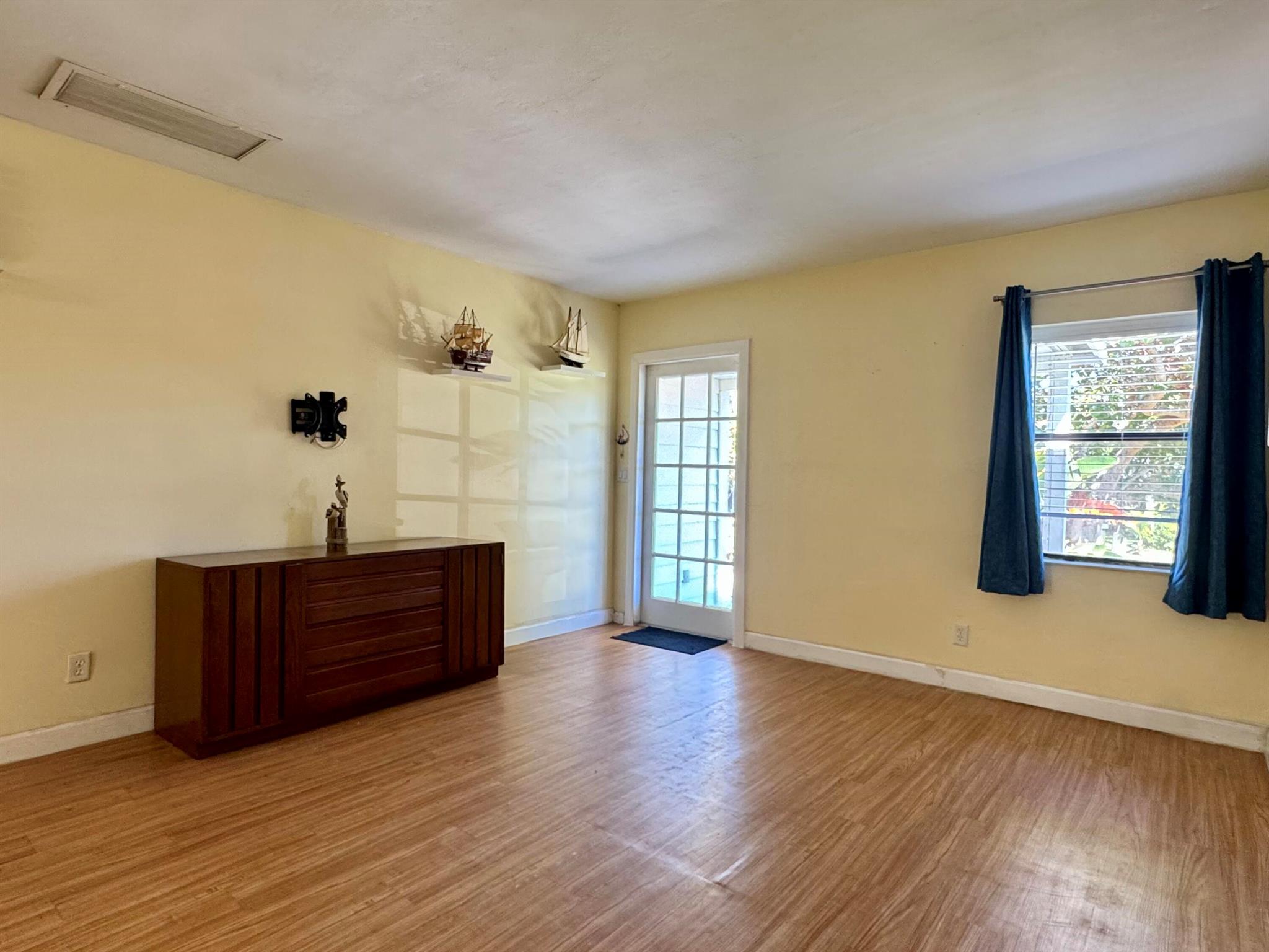 RIVERVIEW MANOR - Residential