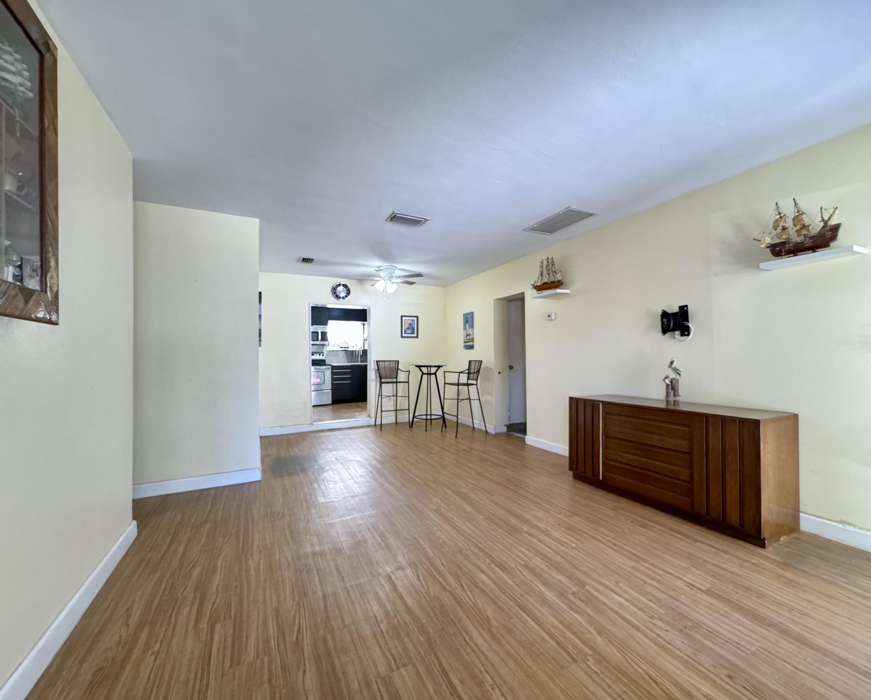 RIVERVIEW MANOR - Residential