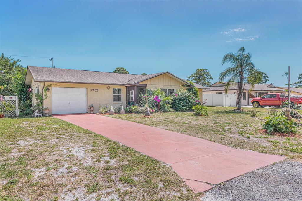 Photo of 2452 Mohawk Avenue, Fort Pierce, FL 34946 (MLS # R10705492)