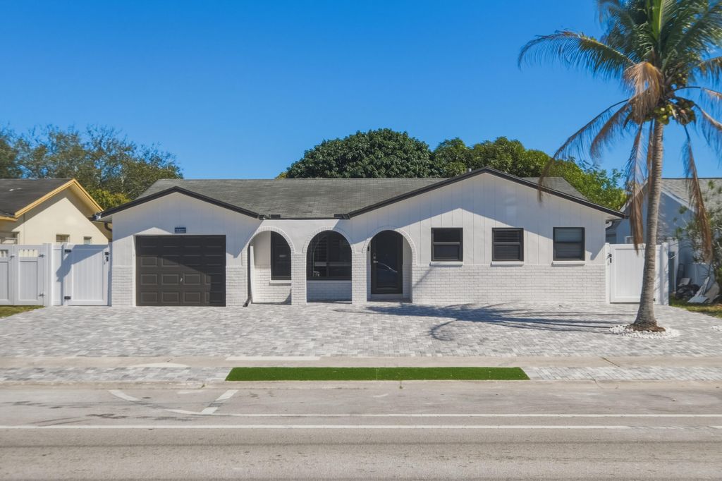 Photo of 22390 SW 66th Avenue, Boca Raton, FL 33428 (MLS # B26031535)