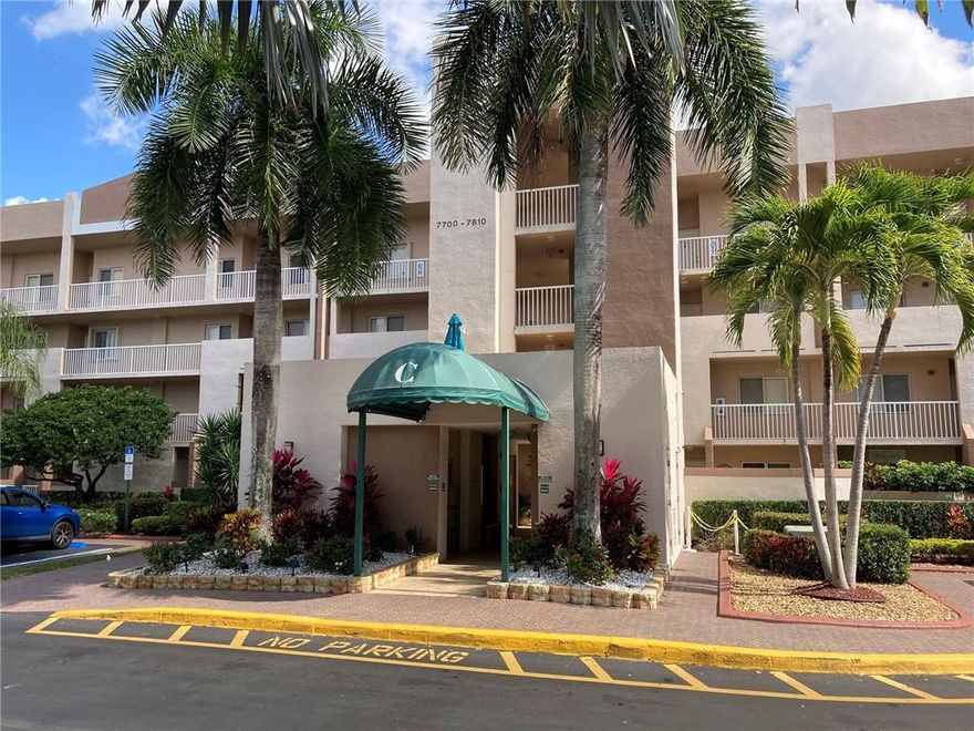 FABULOUS 2 BEDROOM 2 BATH + OFFICE, FIRST FLOOR UNIT IN VERY DESIREABLE COMMUNITY OF KINGS POINT. LARGE OPEN KITCHEN WITH REMODELED CABINETS AND NEWER APPLIANCES. NEUTRAL TILED FLOORING THROUGHOUT ALL AREAS.  BEAUTIFUL WATERVIEWS FROM YOUR ENCLOSED PATIO AND MASTER BEDROOM. VERY SPACIOUS, CLEAN AND NEUTRAL COLORS THROUGHOUT UNIT. CUSTOM GLASS POCKET DOOR TO OFFICE. LARGE LIVING AREAS FOR YOUR COMFORT. DOUBLE WALK IN CLOSET IN MASTER BEDROOM. LOTS OF STORAGE AREAS INSIDE AND RIGHT OUTSIDE OF THE UNIT. ENJOY YOUR FRONT AND PACK PATIOS AND ALL THE AMENITIES OF KINGS POINTS RENOWNED AND UPDATED CLUBHOUSE & THEATER. THERE'S A COURTESY BUS FOR YOUR CONVENIENCE. CLOSE TO SHOPPING, MAJOR, ROADS AND HIGHWAYS. CLUBHOUSE DEED IS PAID IN FULL. EASY TO SHOW!!