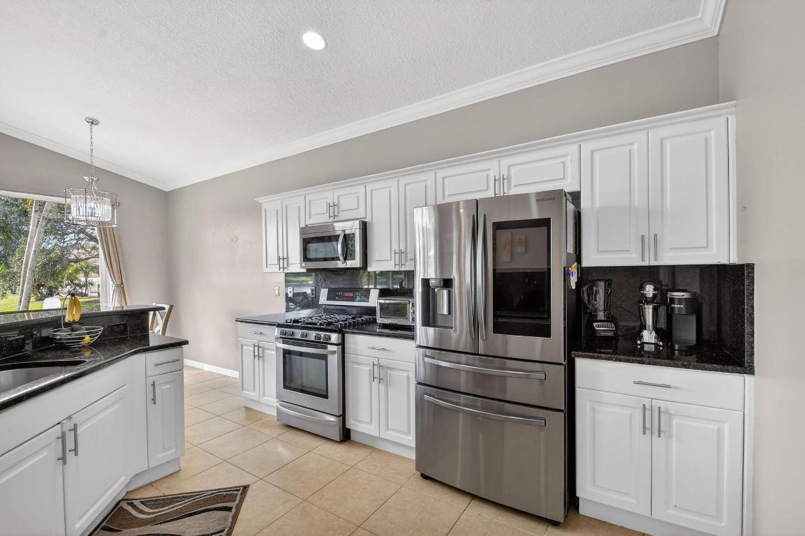 THOROUGHBRED LAKE ESTATES 1 - Residential