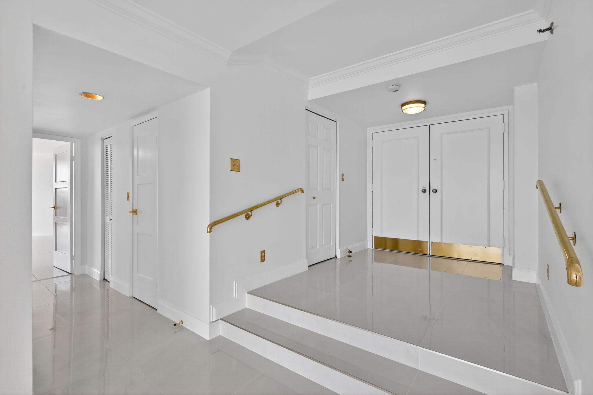1900 Consulate Place 201