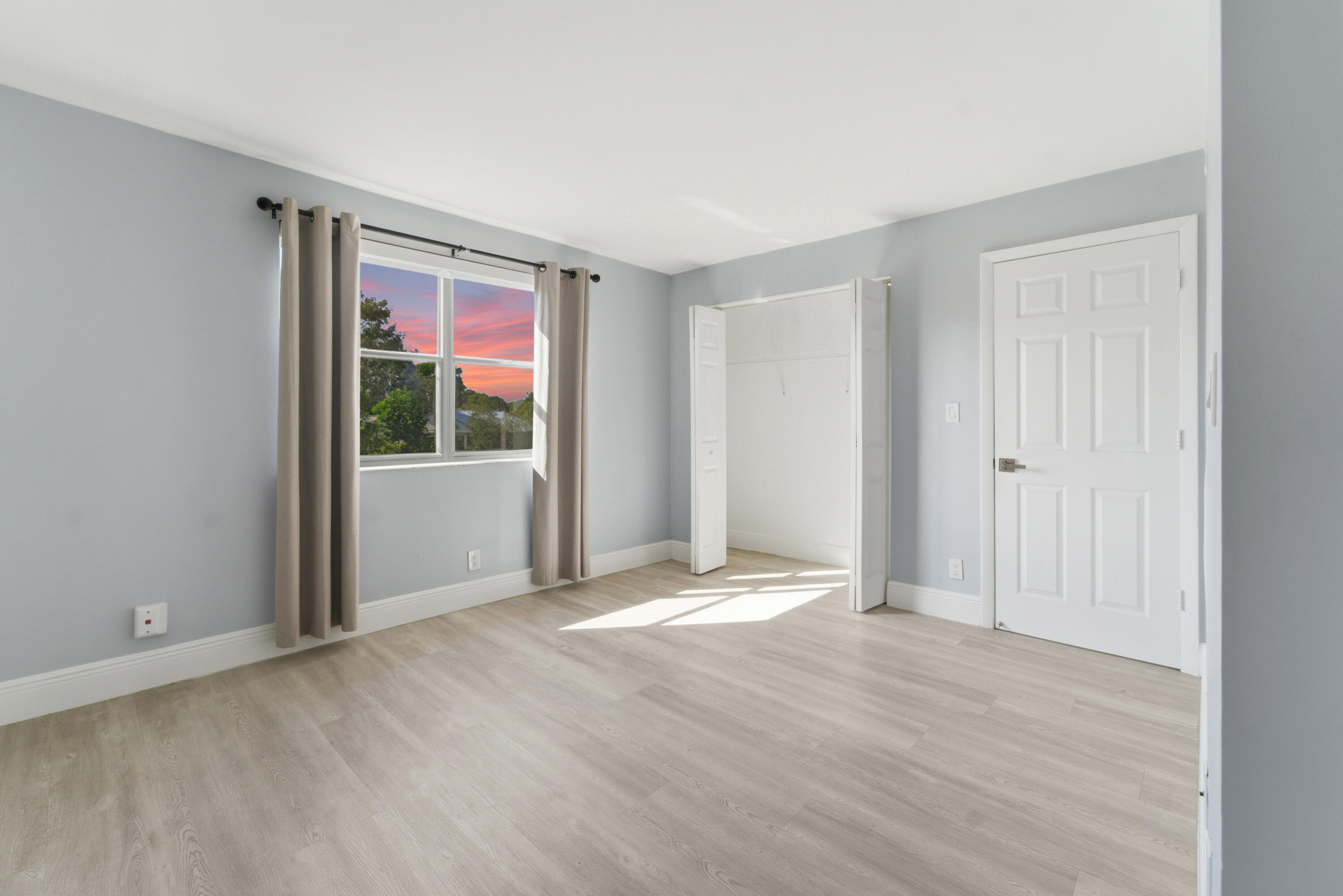 WATERS EDGE OF CORAL SPRINGS - Residential