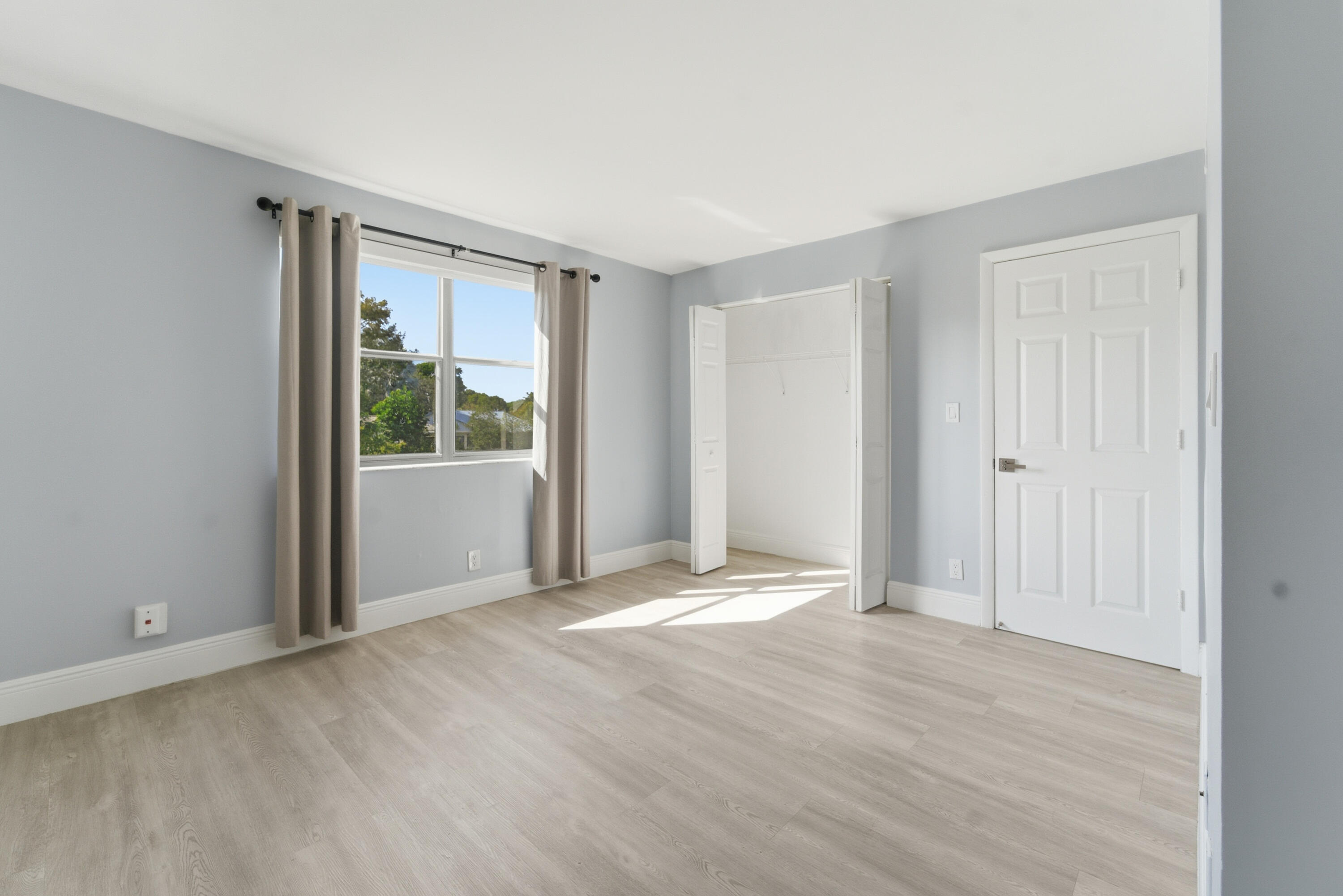 WATERS EDGE OF CORAL SPRINGS - Residential