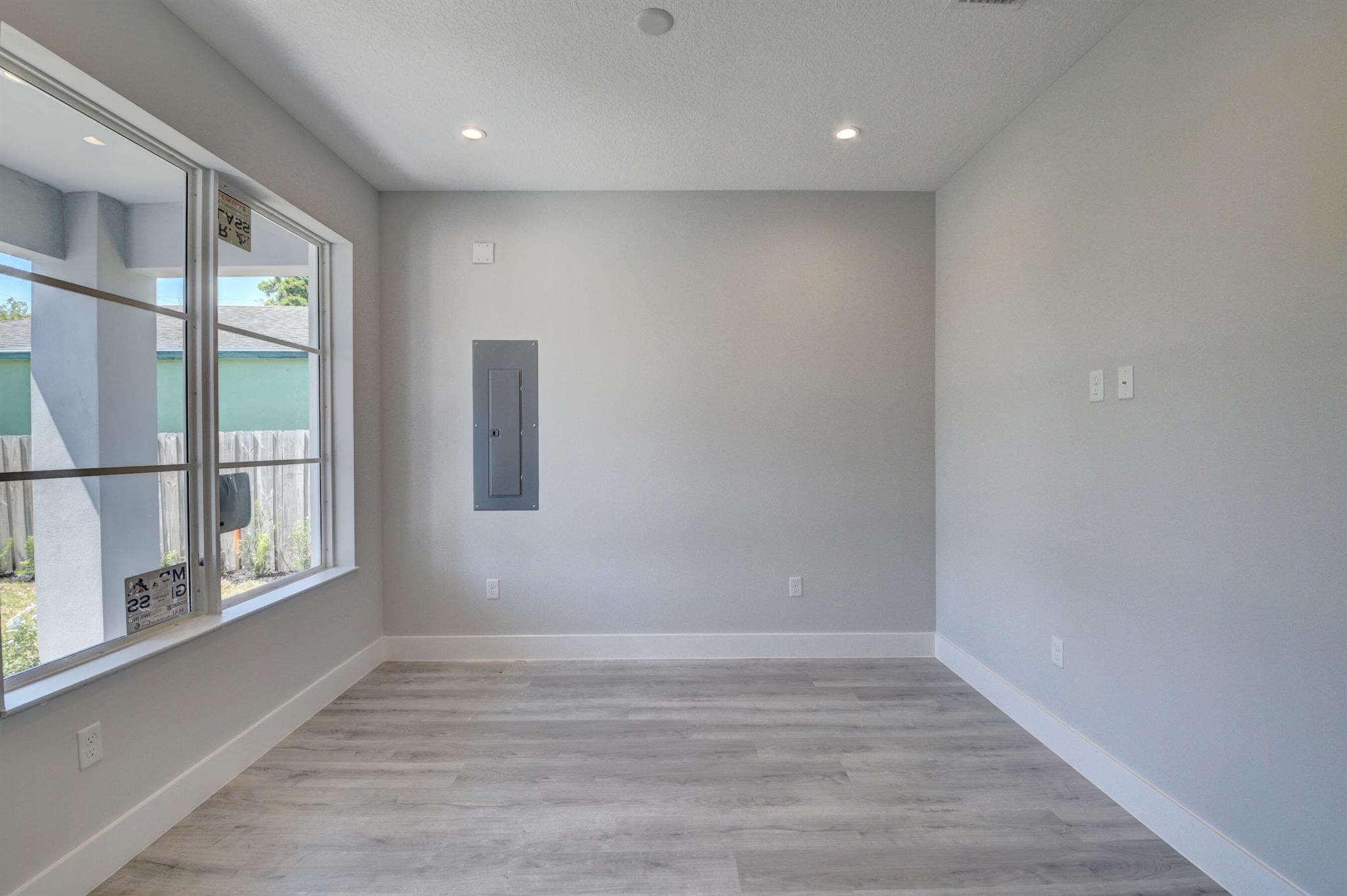 715 NW 1st Street