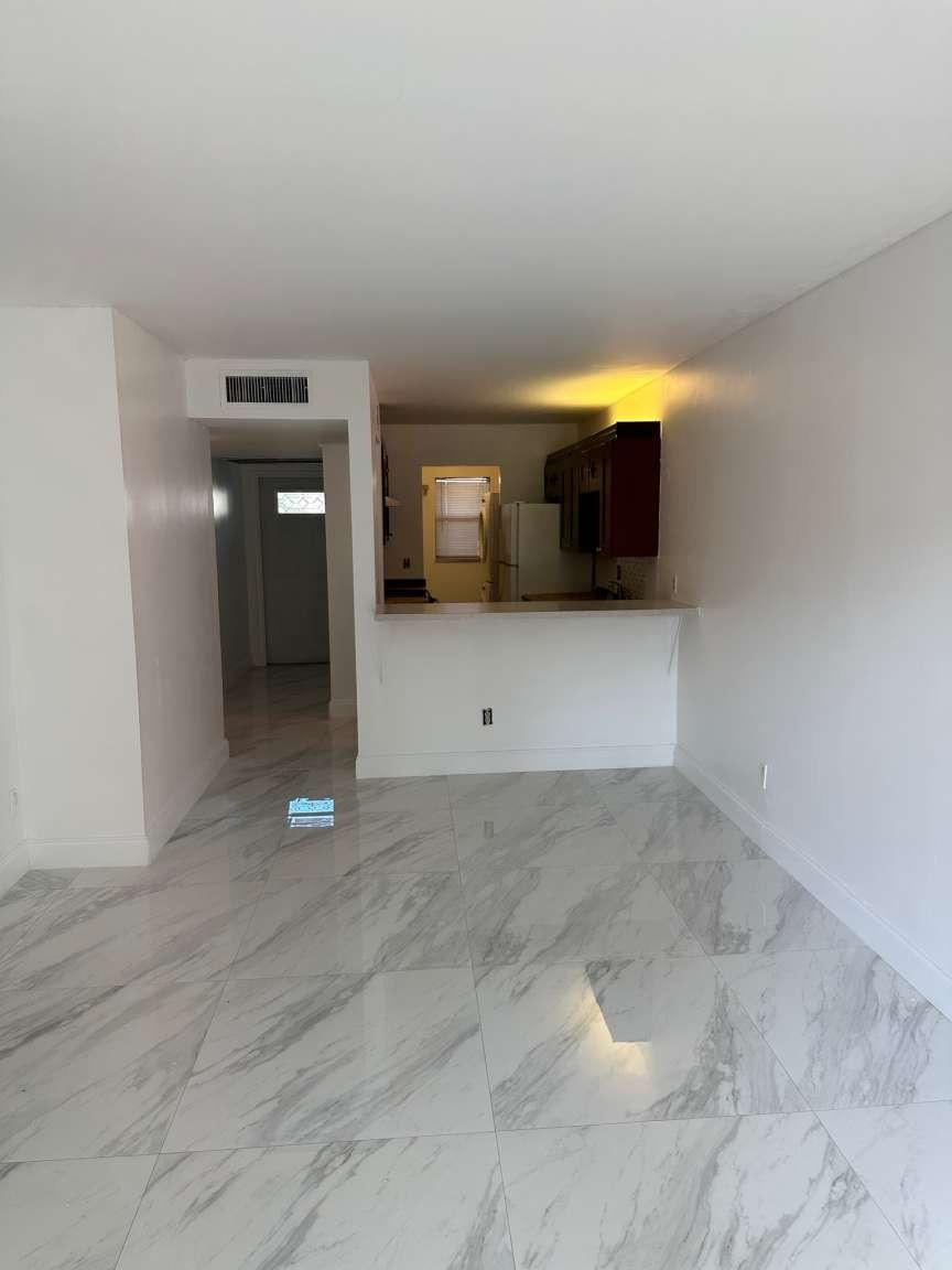 2918 NE 8th Ter 103