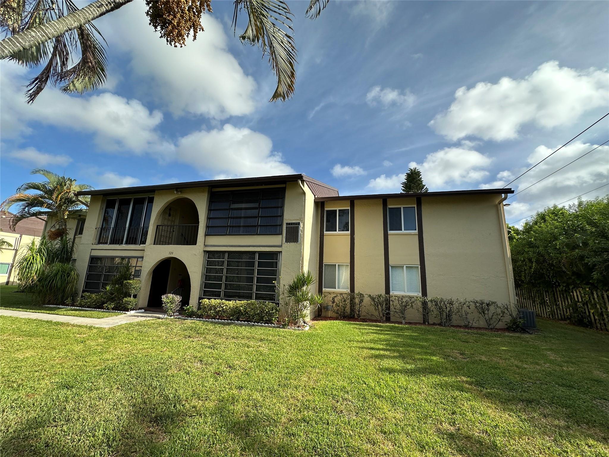 320 Pine Ridge Cir 320