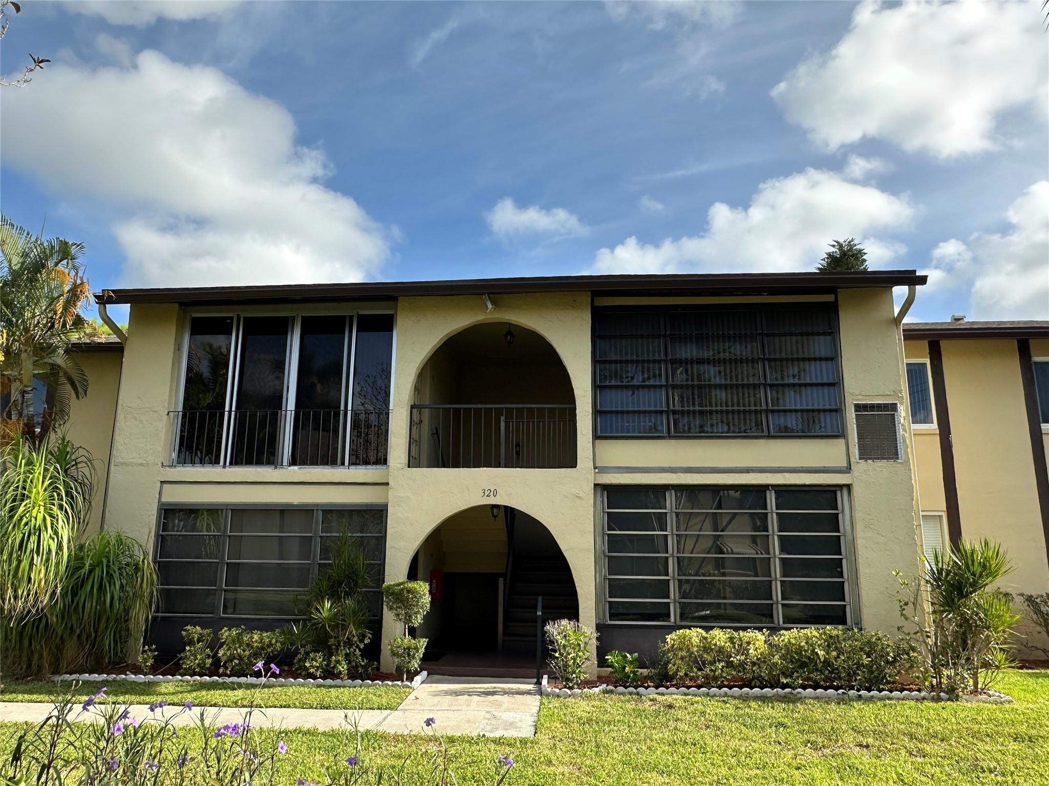 320 Pine Ridge Cir 320