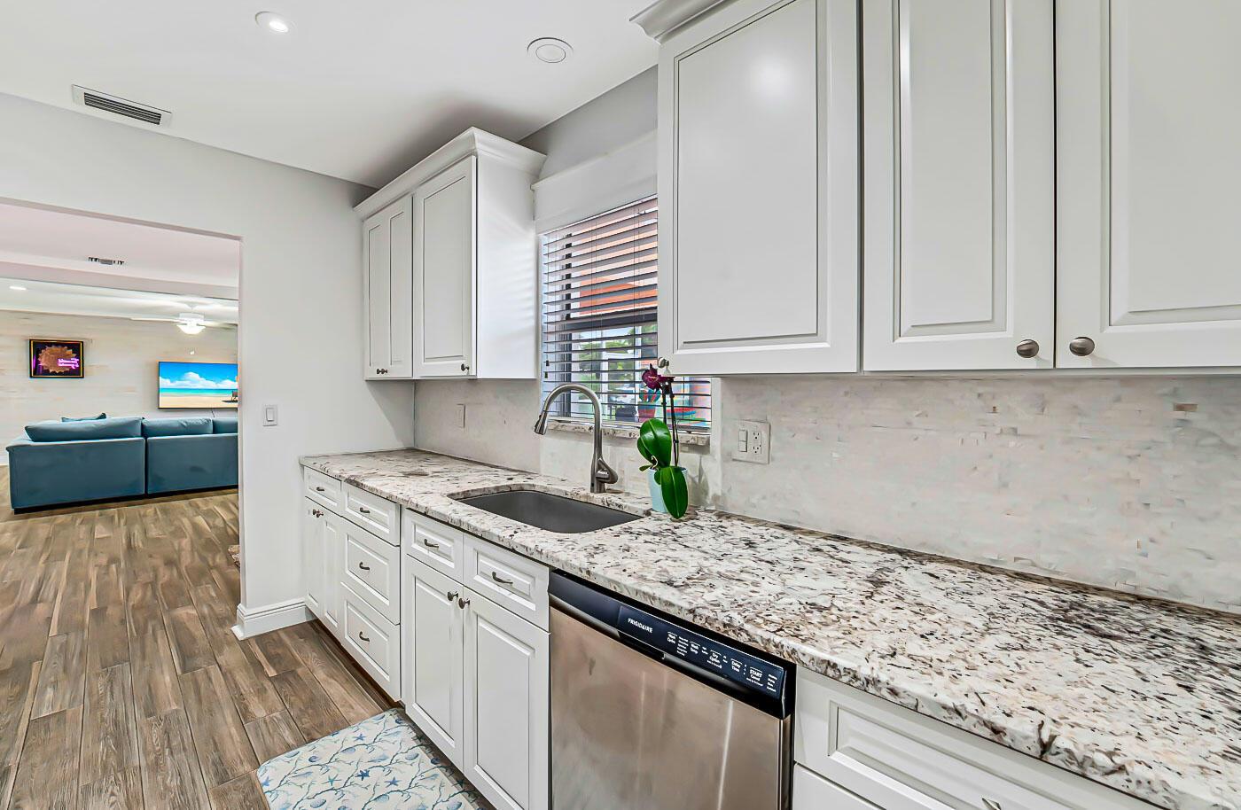 LAKE WORTH TOWN OF - Residential Lease