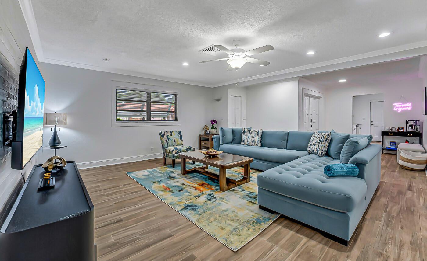 LAKE WORTH TOWN OF - Residential Lease