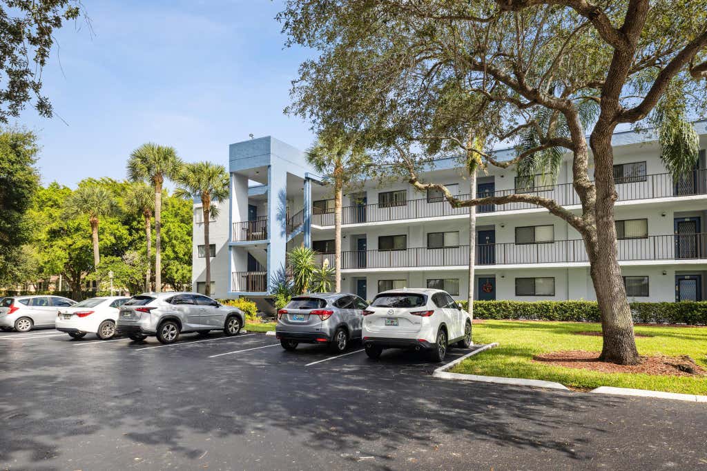 Photo of 15456 Pembridge Drive #101, Delray Beach, FL 33484 (MLS # R10917471)