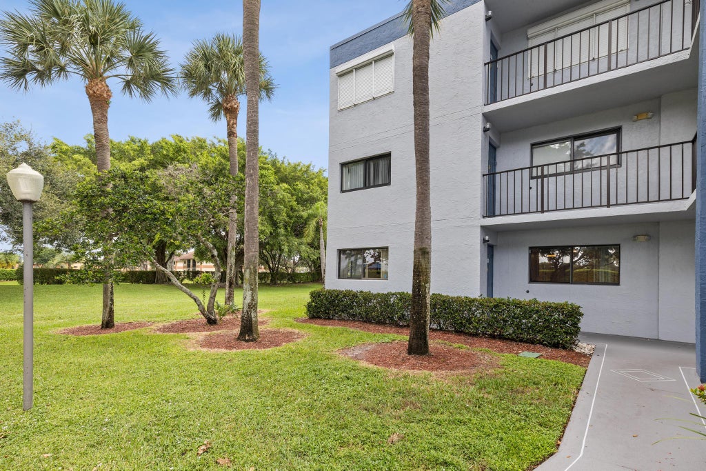 Photo of 15456 Pembridge Drive #101, Delray Beach, FL 33484 (MLS # R10917471)