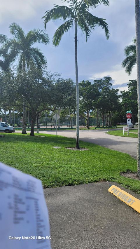 8060 N Sunrise Lakes Drive # 305 Sunrise FL 33322