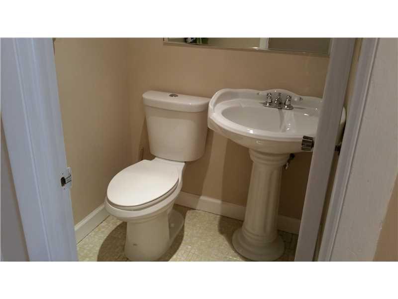 ALLINGTON TOWERS CONDO - Residential Lease