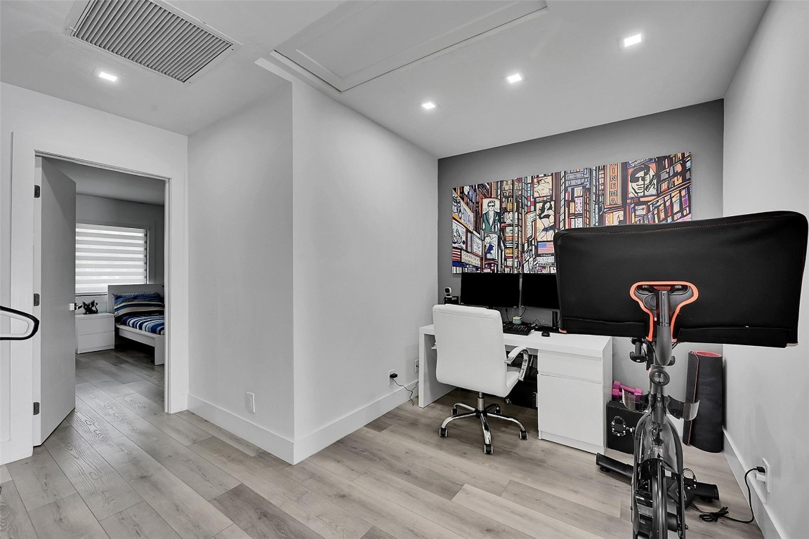 PARKWOOD CONDO - Residential