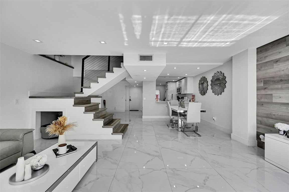 PARKWOOD CONDO - Residential