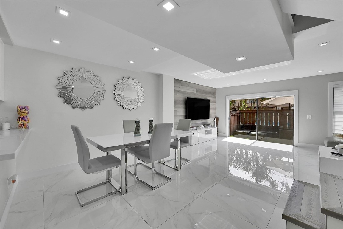 PARKWOOD CONDO - Residential